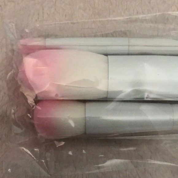 2/25$ Brand new Crown brush set - Picture 3 of 3